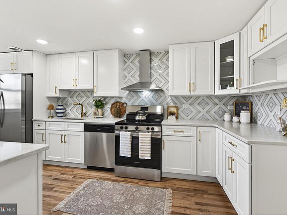 2nd image of 542 Stanbridge Rd