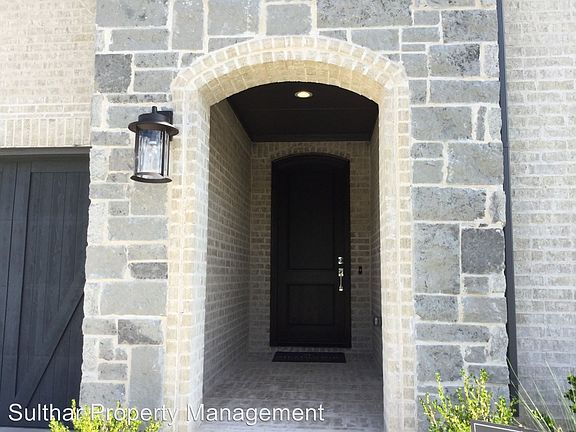 5th image of 2213 Leslie Ln