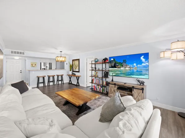 5301 NW 2nd Ave #1010, Boca Raton, FL 33487