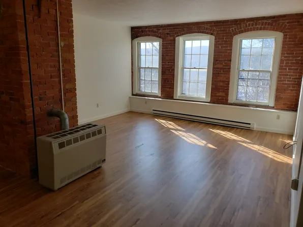 52 Chapman St APT 302, Greenfield, MA 01301