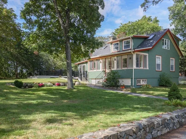 4 Sidney St, Wakefield, MA 01880
