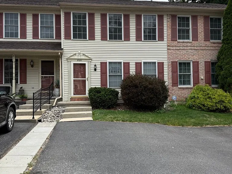 809 Rockwood Dr — Photo 1