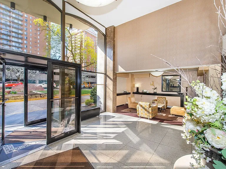 150 Overlook Ave #8J — Photo 8