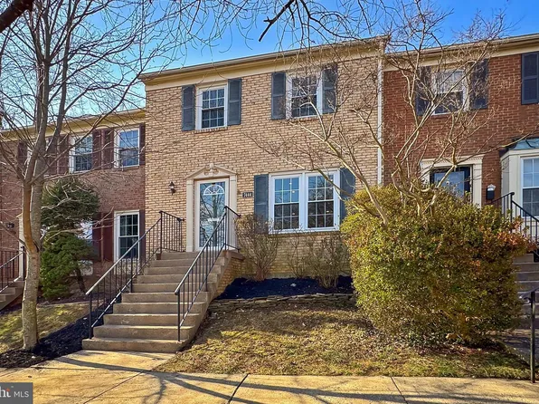 7444 Chummley Ct, Falls Church, VA 22043