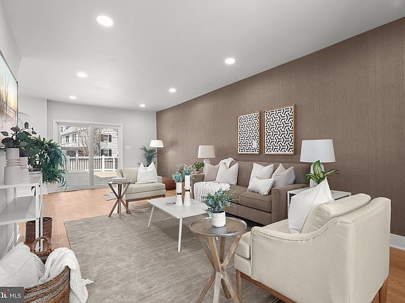 3rd image of 404 Lyman Ave