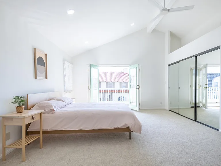 147 N Loreta Walk — Photo 17