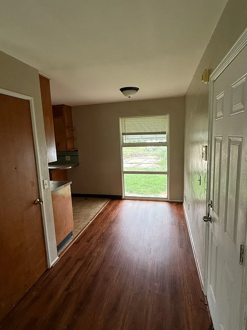 2 bed 1 Bath — Photo 3