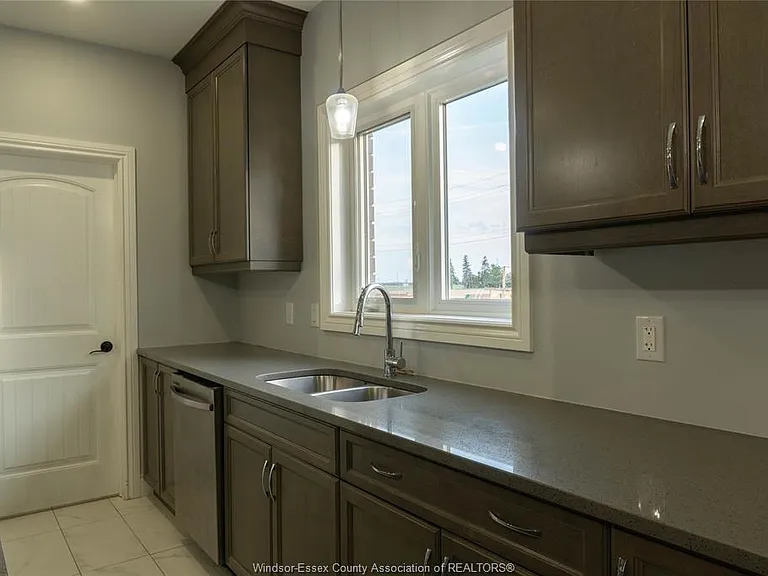 74 Dundee Dr — Photo 10