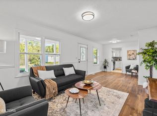 206 Bunker Ln, Oak Ridge, TN 37830