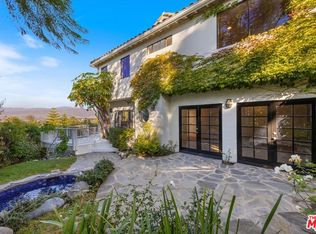 3630 Roberts View Pl, Studio City, CA 91604