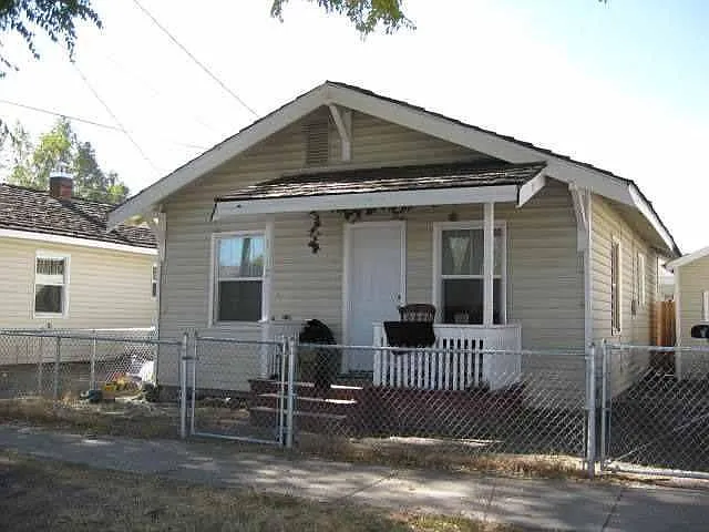 1612 Division St photo 1