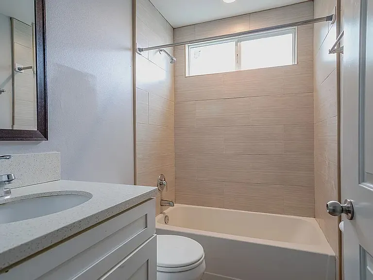 1252 W 37th Dr — Photo 13