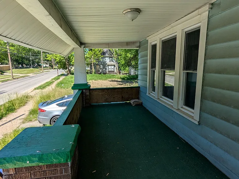 443 W Thornton St — Photo 5