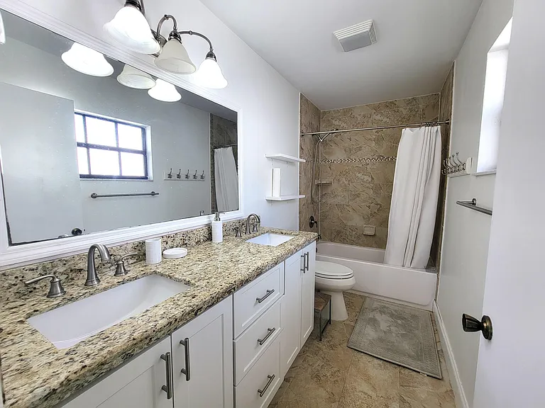 13465 Fountain View Blvd — Photo 36