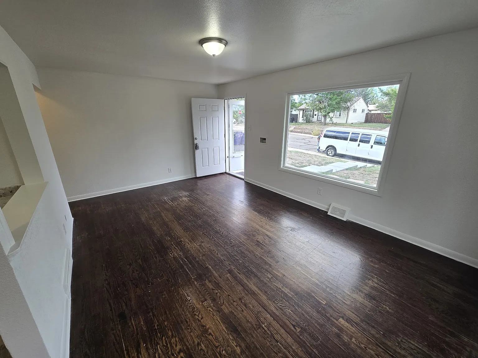 4 bed, 2142 sqft, $2,699 — Photo 3