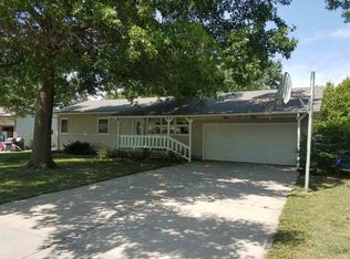 904 S Cottonwood St, McPherson, KS 67460