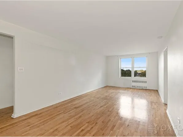 820 Ocean Parkway image 1 of 7