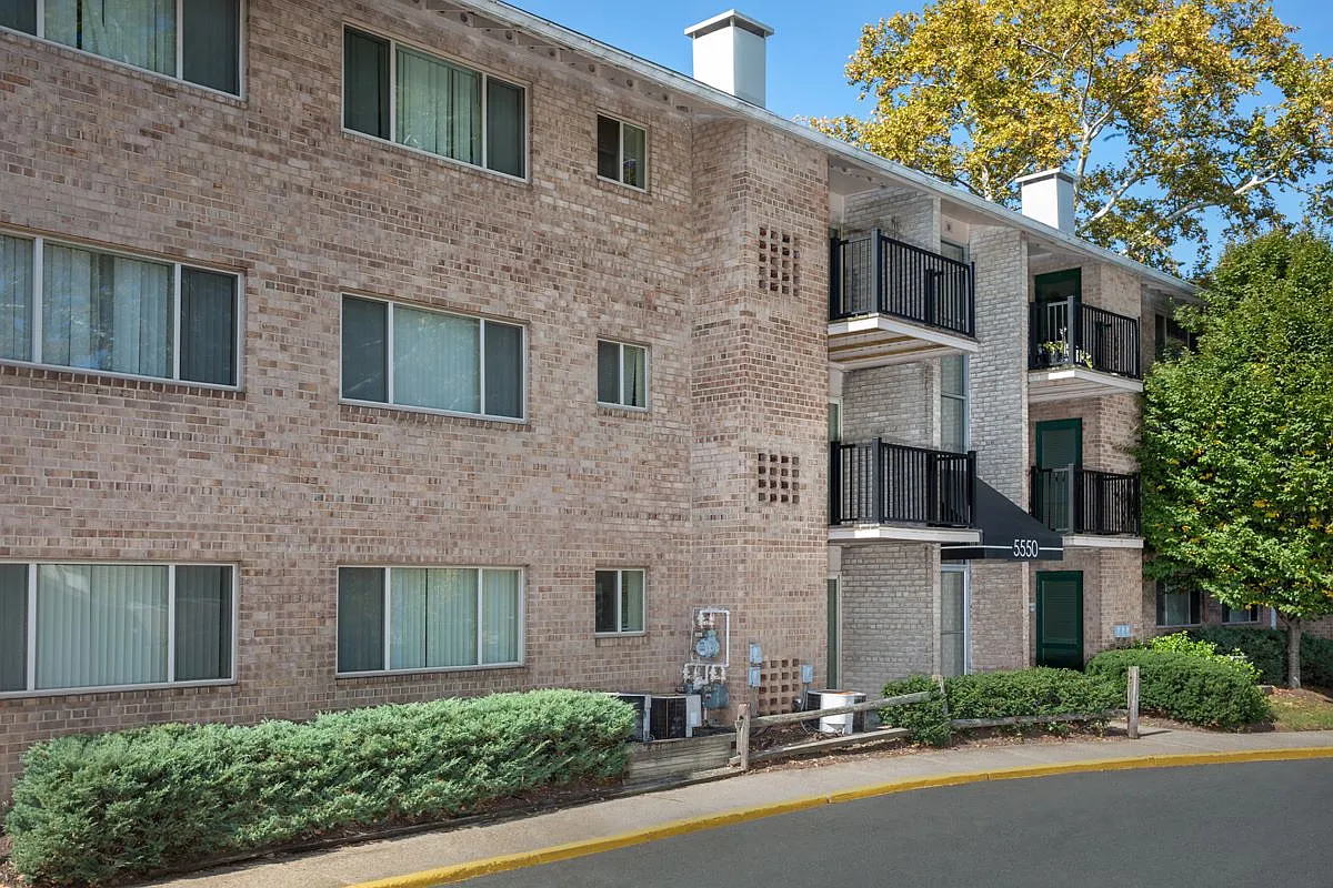 Woodmont Park Apartments — Photo 1