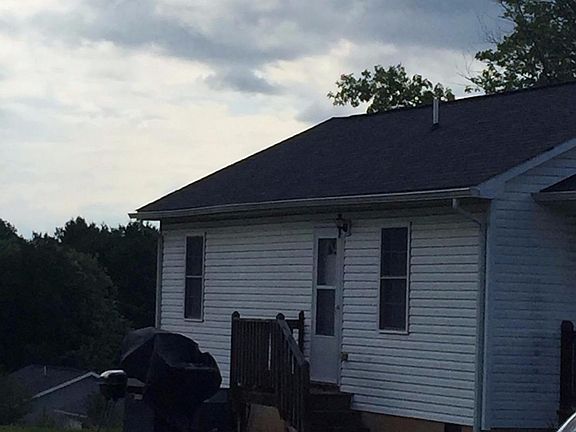 3rd image of 702 Noblin Ave