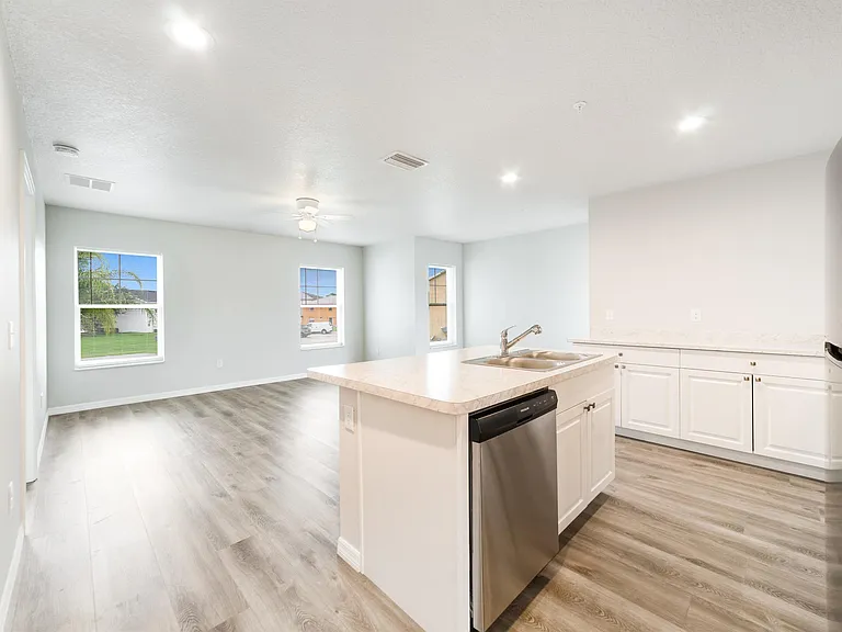 254 Taylor Ln — Photo 1