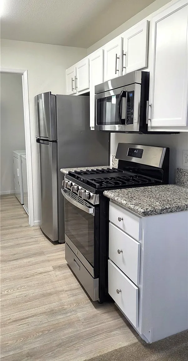 3 bed, 2.0 bath, 1159 sqft, $1,550 — Photo 2