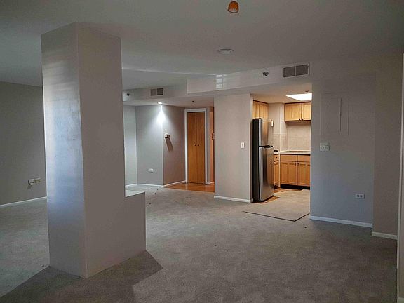 3rd image of 350 N Detroit St APT 206