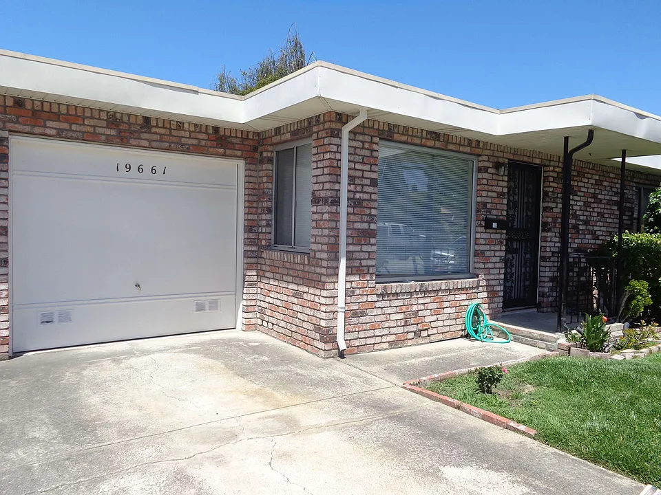 19661 San Miguel Ave.