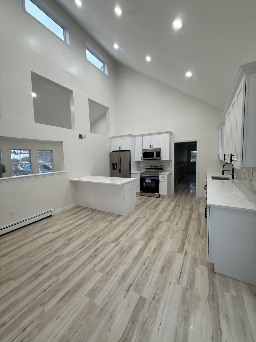  New kitchen with Quartz Countertops, soft close cabinetry, new appliances