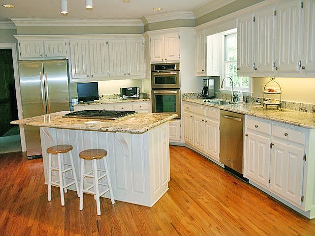 Gourmet Kitchen w/Granite Countertops