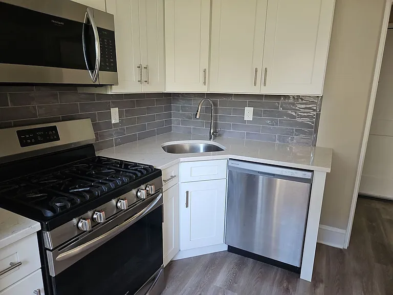 Riverside Estates Apartment Homes — Photo 16