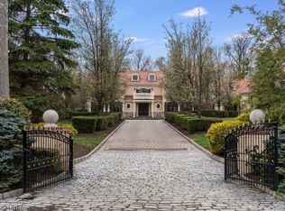 4 Apple Ridge Rd, Saddle River, NJ 07458