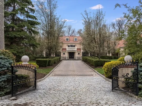 4 Apple Ridge Rd, Saddle River Boro, NJ 07458