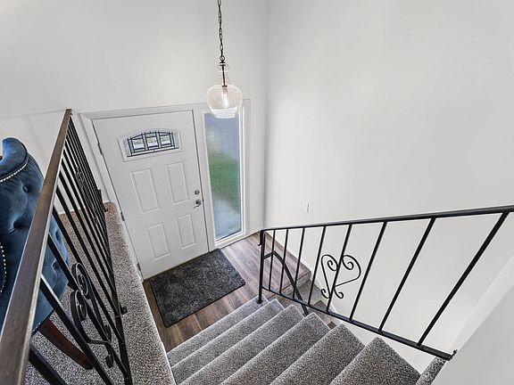 3rd image of 1105 Webster Dr