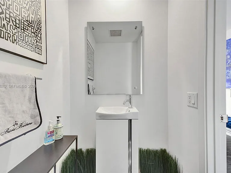 1100 Biscayne Blvd #3708 — Photo 6