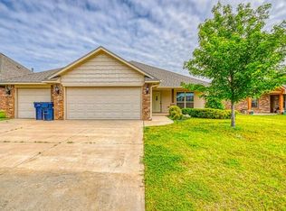 11209 NW 7th St, Yukon, OK 73099