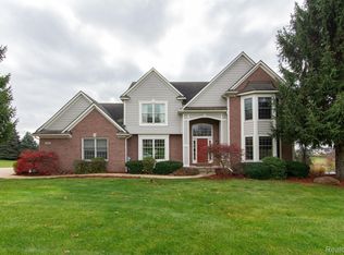 8714 Glen Haven Dr, Howell, MI