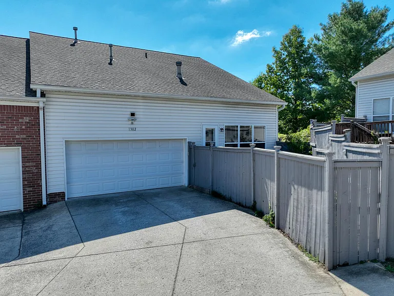 1302 Liberty Pike — Photo 4