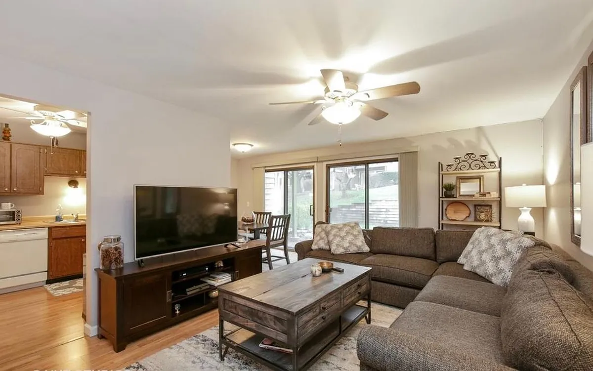 Building Photo - 50 Regent Cir #C1
