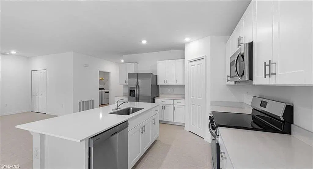 4 bed, 2.0 bath, 1824 sqft, $2,250 — Photo 2