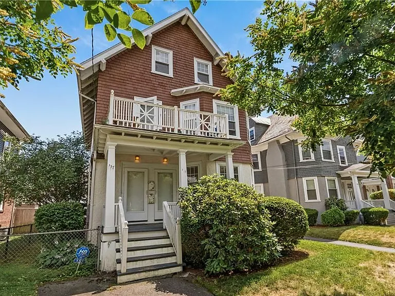 157 Irving Ave — Photo 2