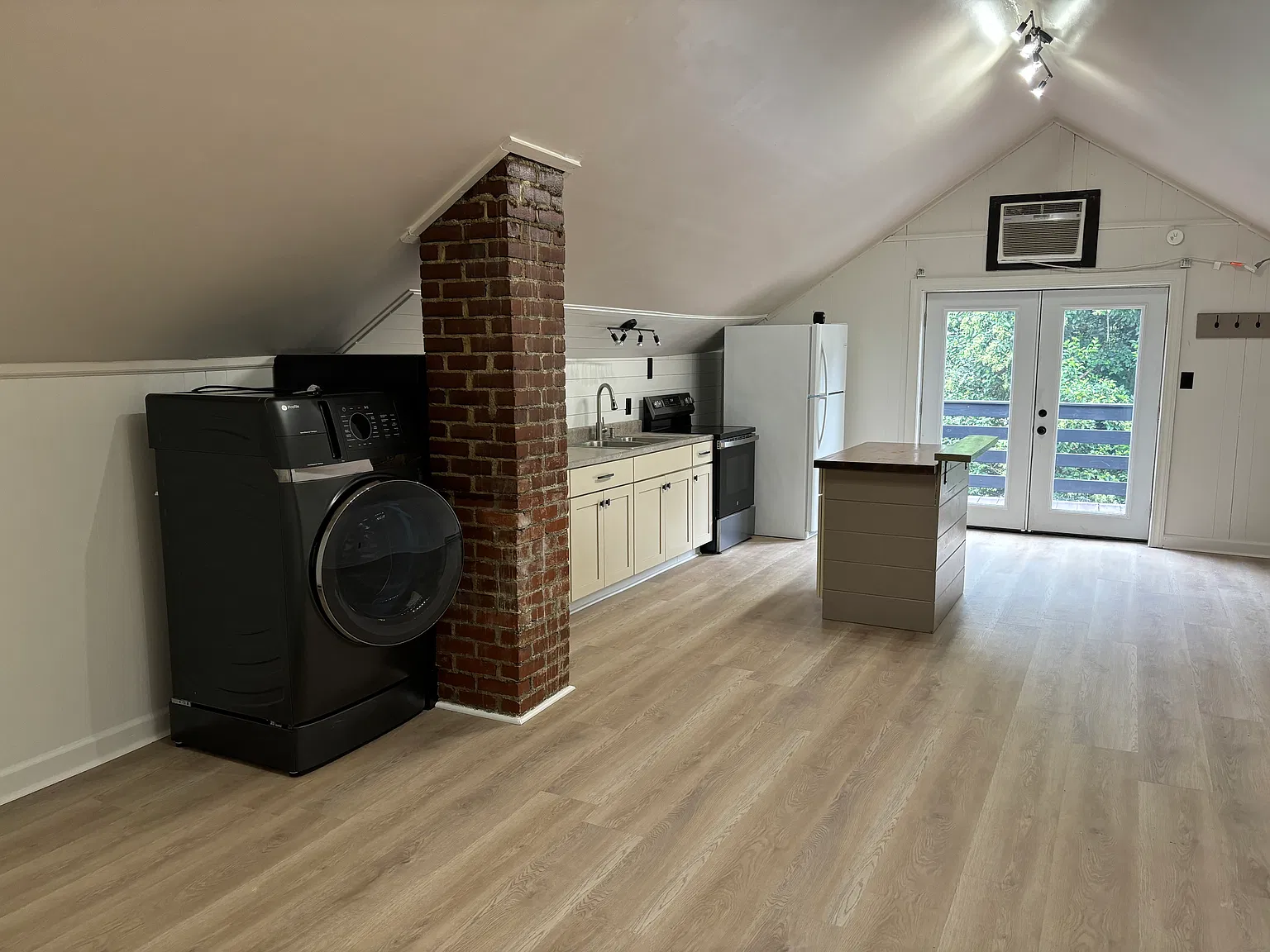 2 bed, 995 sqft, $1,100 — Photo 4