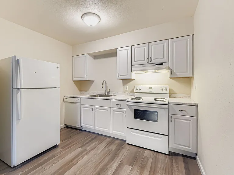 130 NE 17th Ave #16 — Photo 1