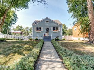 21 Vanada Dr, Neptune, NJ 07753