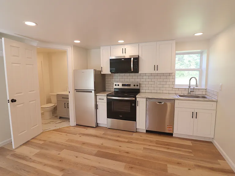 293 E Main St #5 — Photo 7