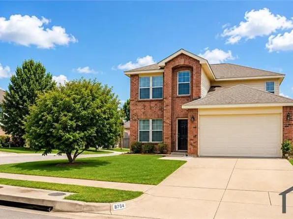 8701 Polo Dr, Fort Worth, TX 76123