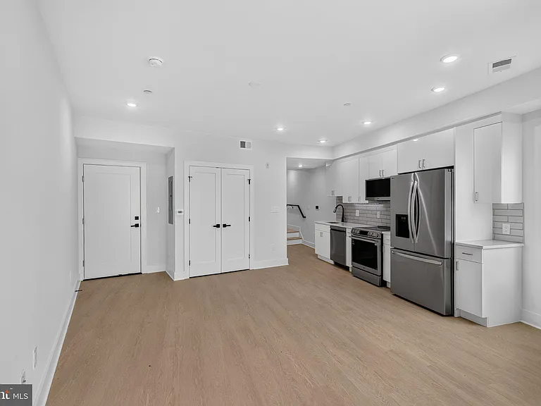 1650 Columbia Rd NW #402 — Photo 3