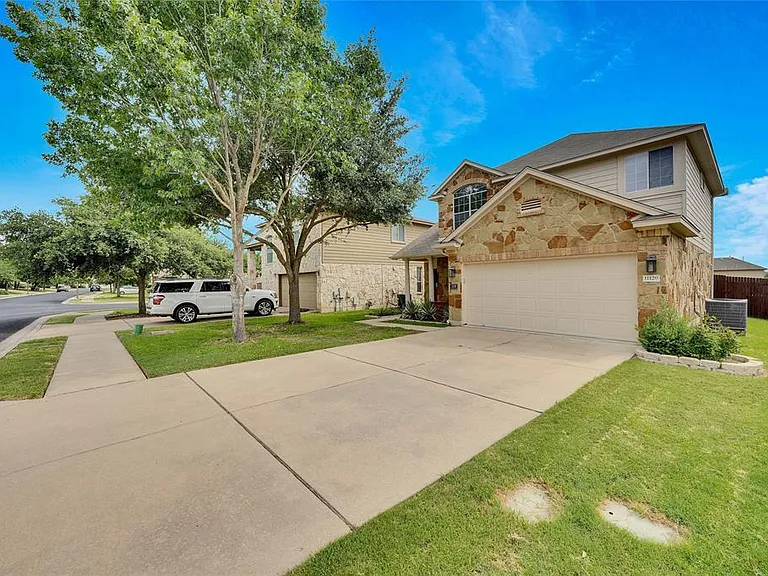 11129 Persimmon Gap Dr — Photo 34