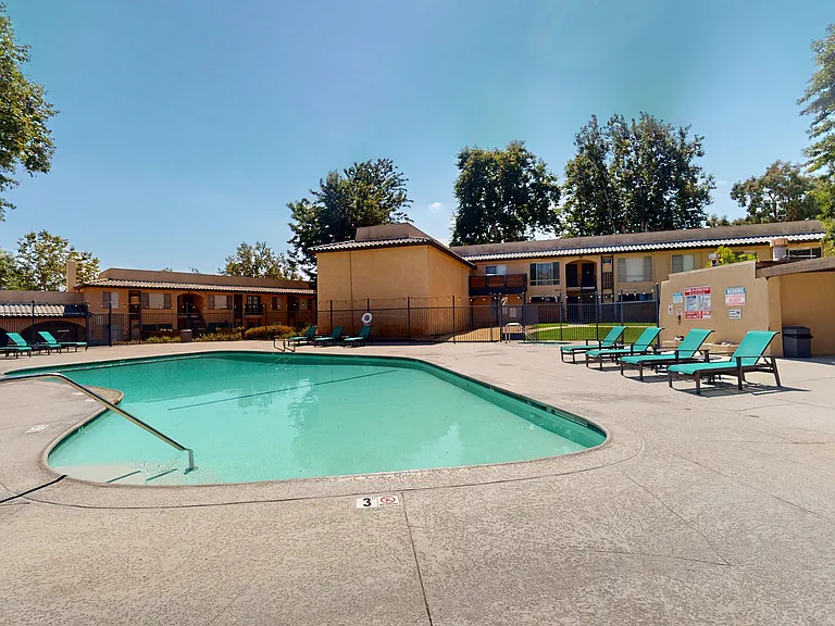 Charter Oaks Apartments — Photo 22
