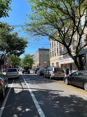 2nd image of 607 Woodward Ave APT 1