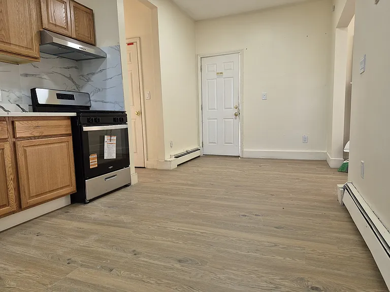 25 Astoria St #1 — Photo 7